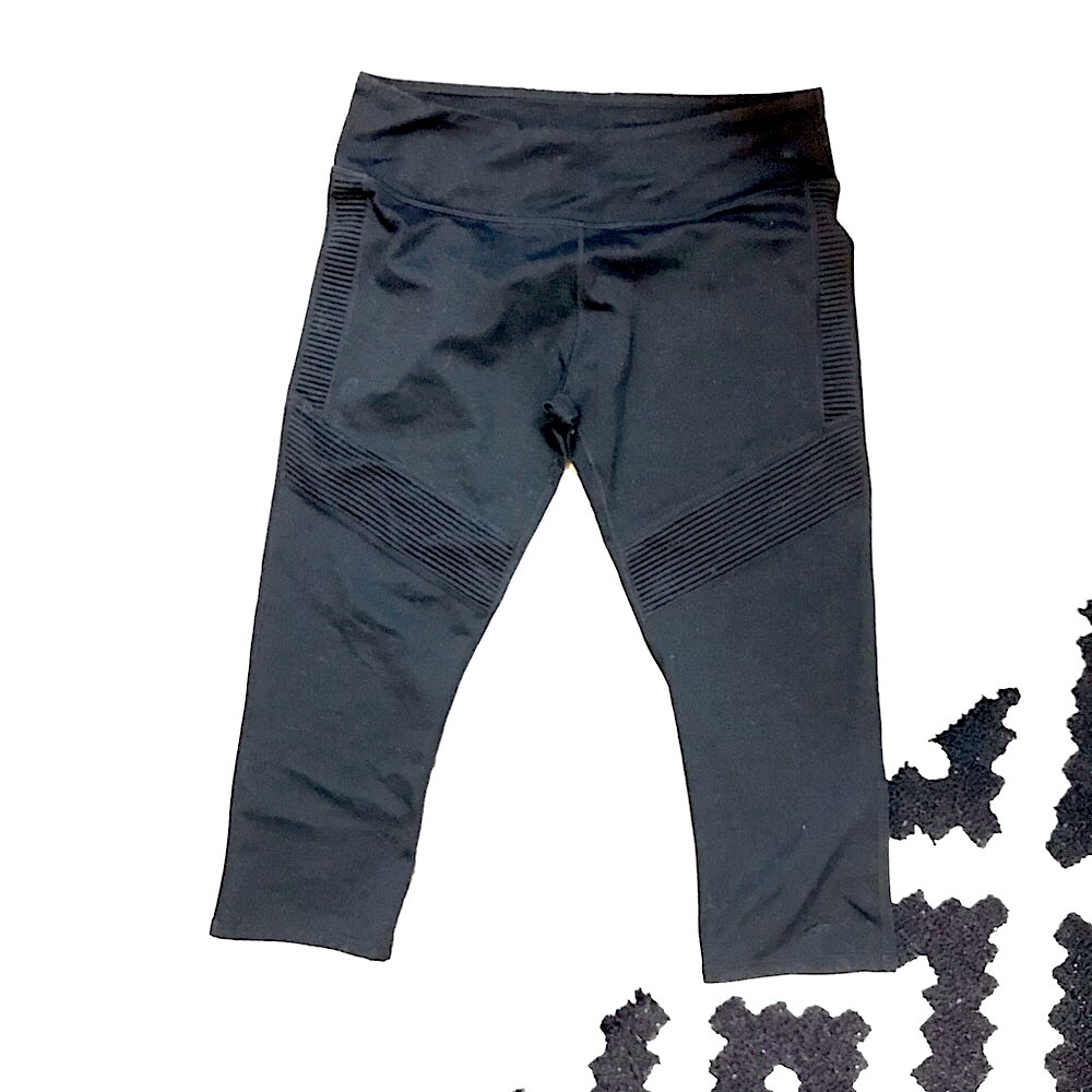 Fabletics | Black Moto Capris Leggings M
